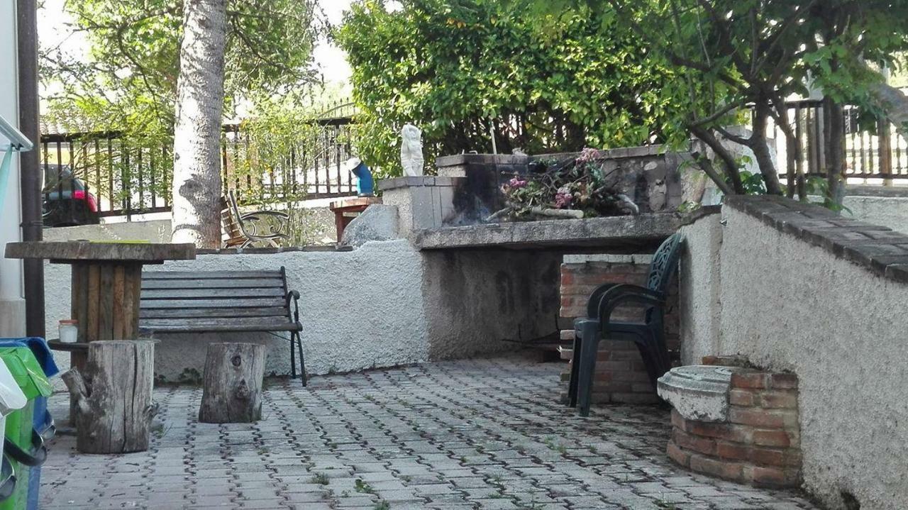 Bed & Breakfast Da Charlie Л'Акуила Экстерьер фото